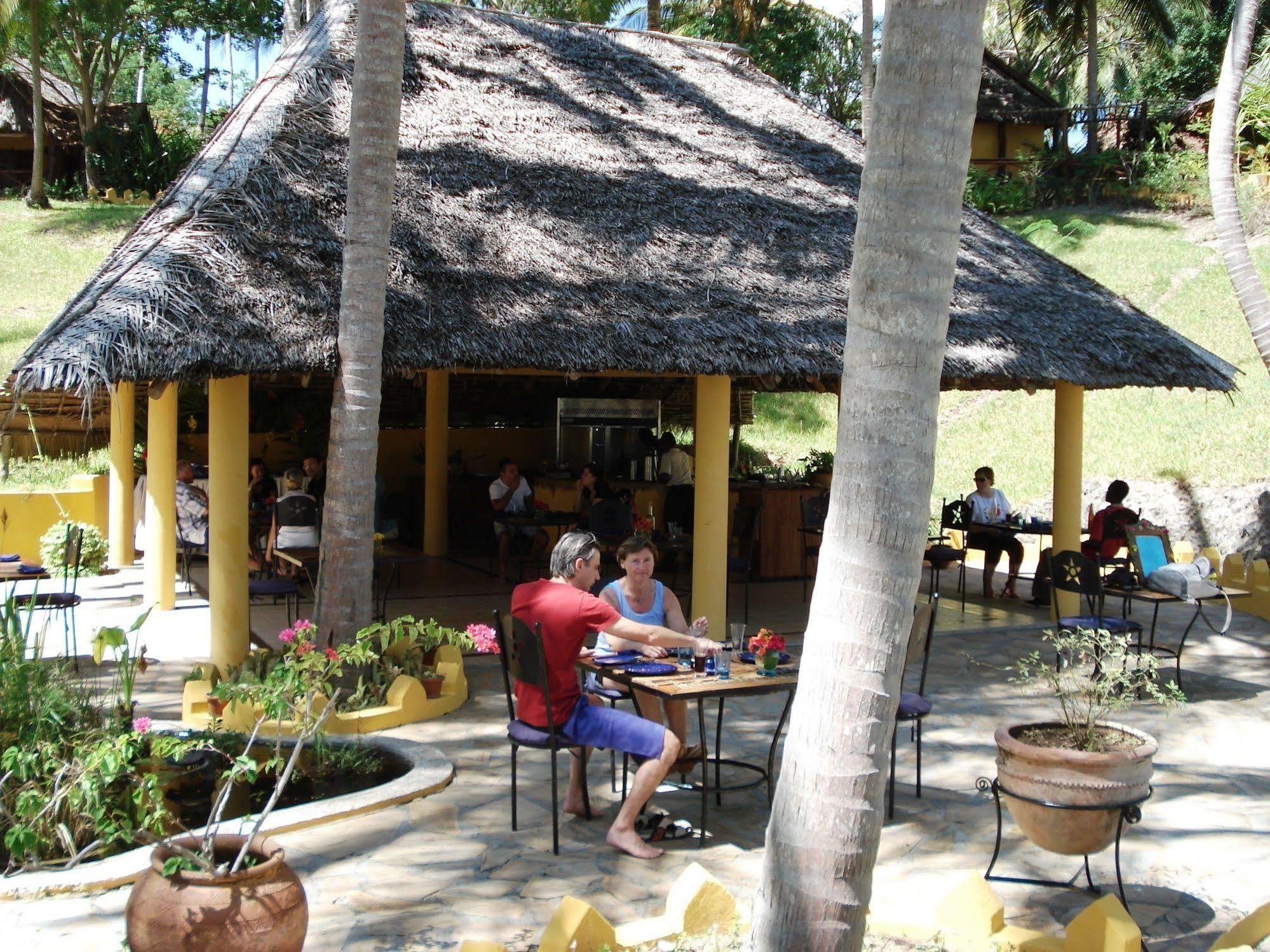 Kinasi Lodge Utende Exterior photo