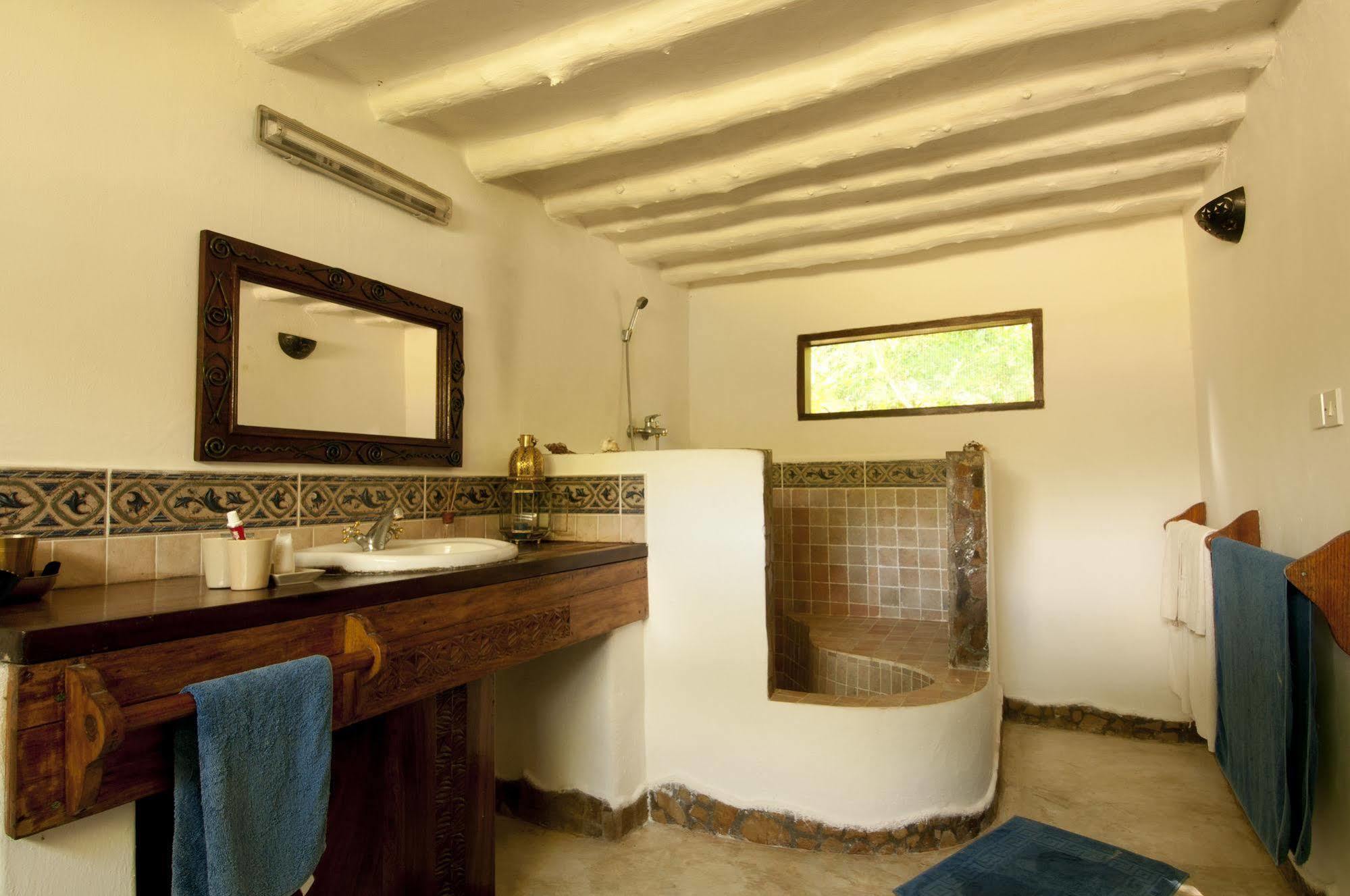 Kinasi Lodge Utende Exterior photo